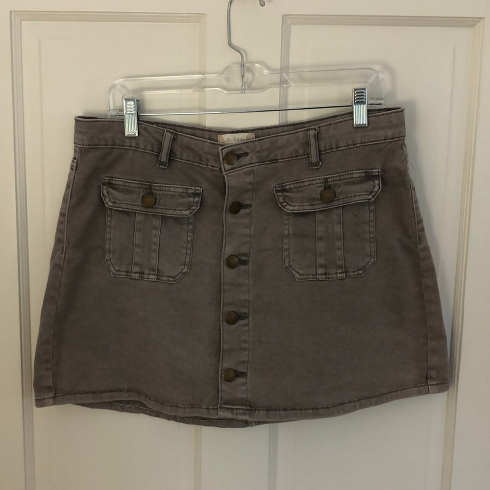Altars state grey skirt. Size Medium